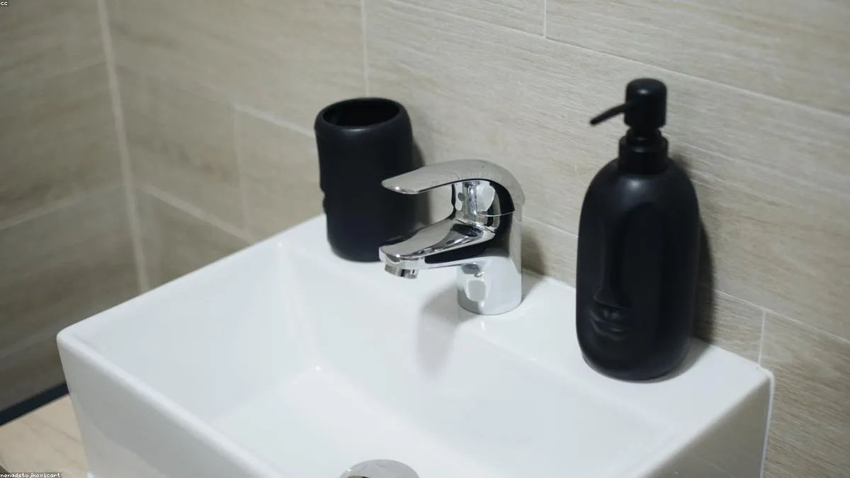 Khử mùi nhà vệ sinh bằng nguyên liệu tự nhiên