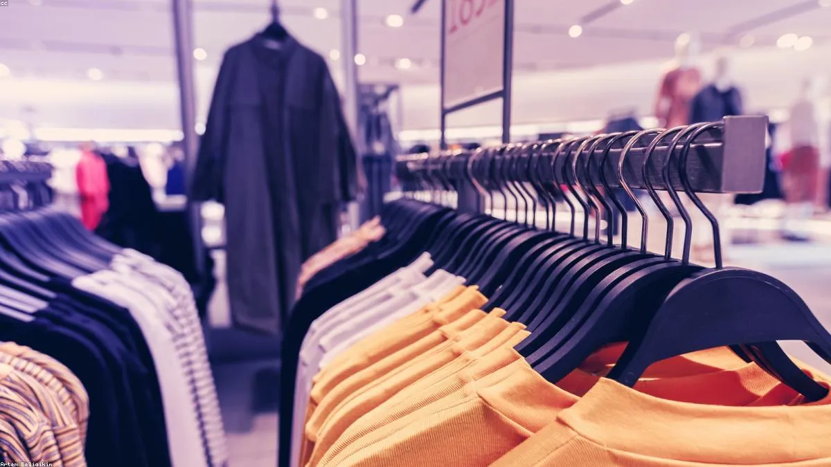 Bảo quản quần áo tránh ẩm mốc mùa mưa